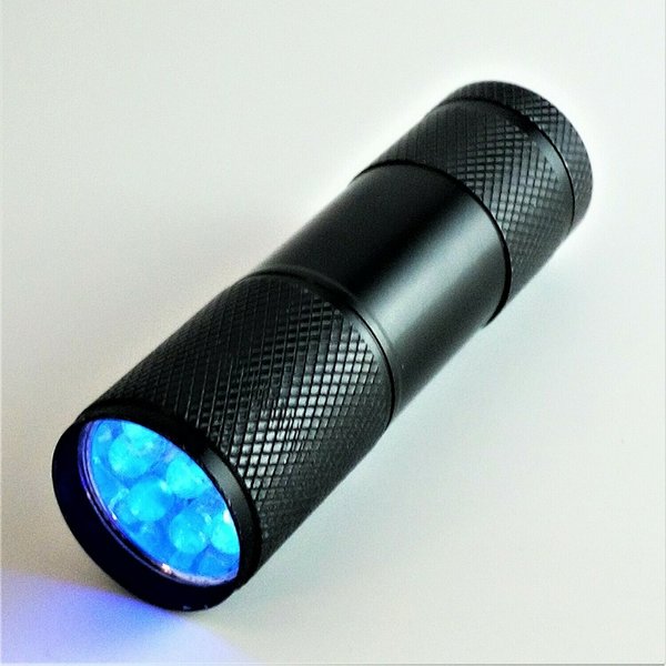 Mini lampe Torche 9 LED UV - 395 ~ 405 nm en aluminium (3 piles AAA)